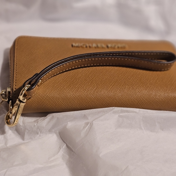 Michael Kors Jet Set Travel Large Saffiano Leather Wallet - Picture 13 of 16